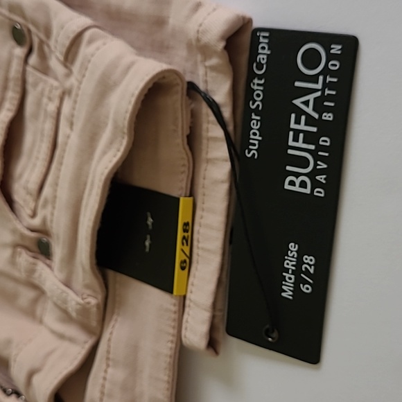 NWT Buffalo Ladie's Cropped Jeans❤️ - Picture 5 of 10